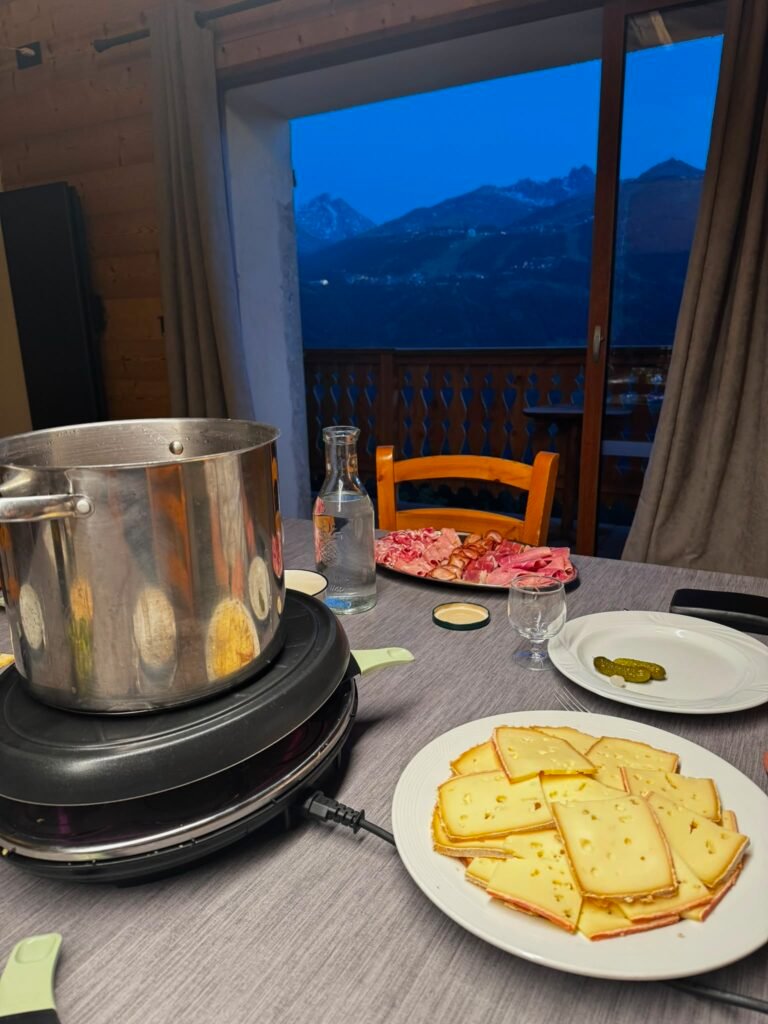 Savoyard raclette with the family, a mountain recipe