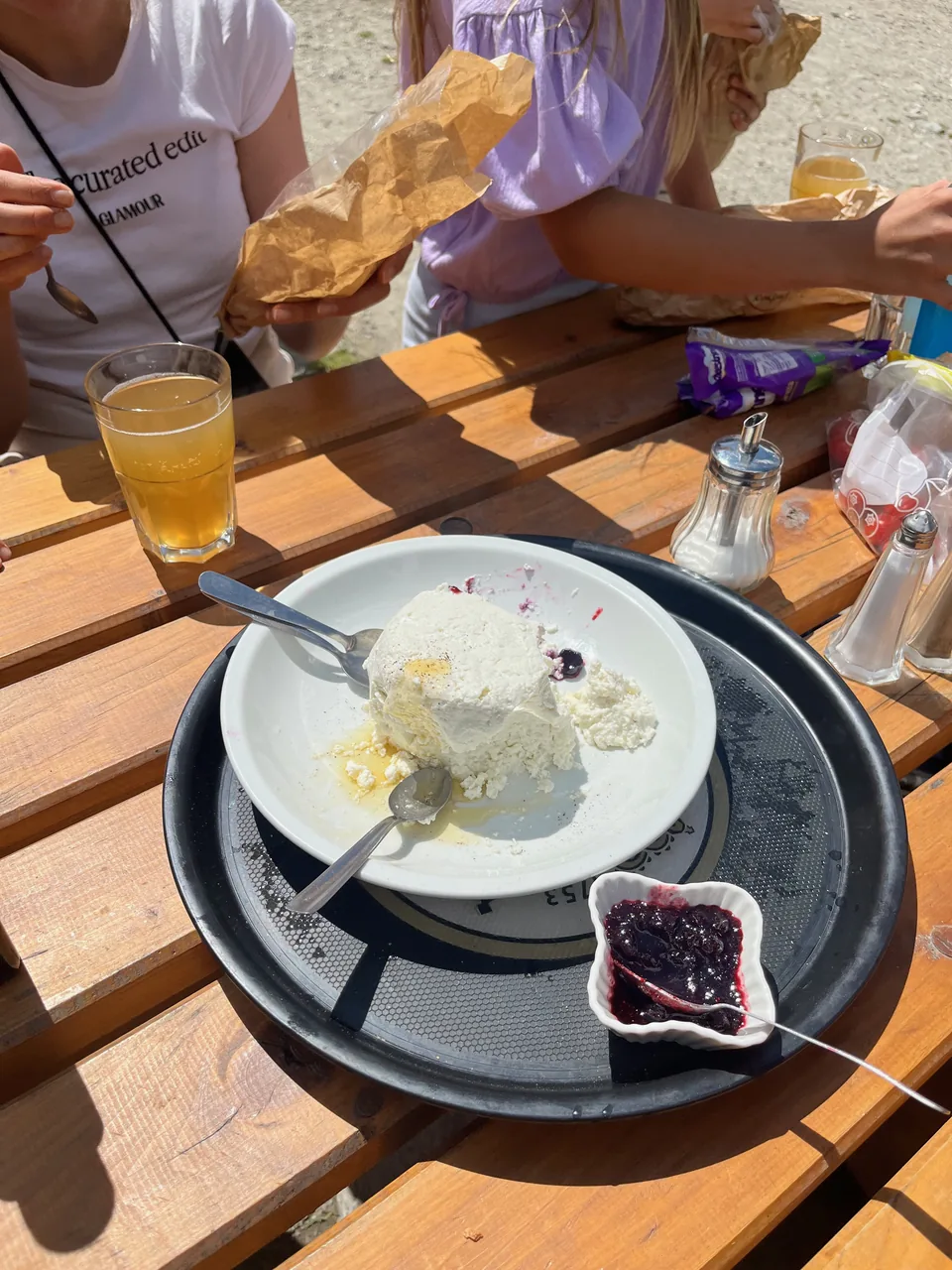Sérac frais et confiture de myrtilles maison à l'alpage du Ritord