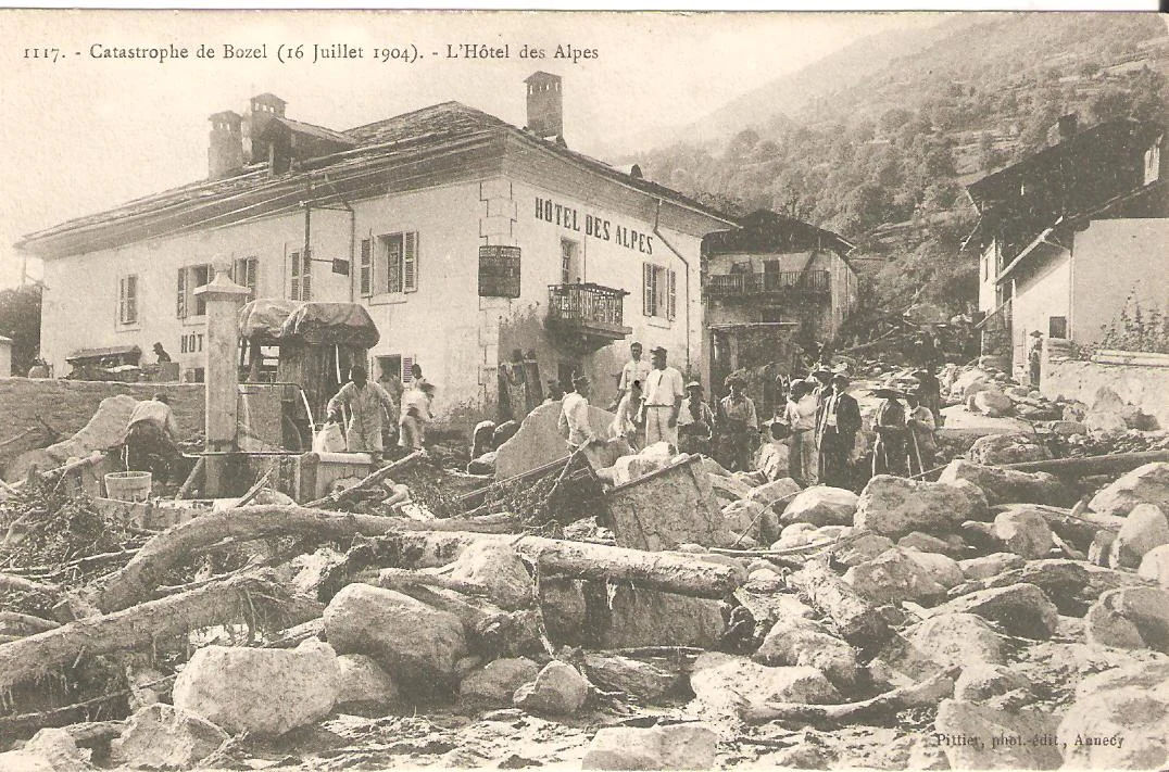 The Hôtel des Alpes in Bozel surrounded by boulders and debris after the Bonrieu debris flow of 16 July 1904